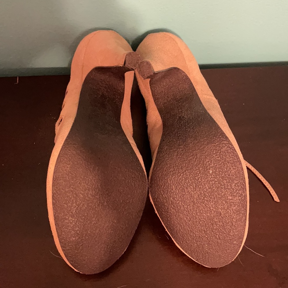 Heels - Picture 2 of 3